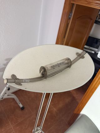 Lámpara de pie doble plata.