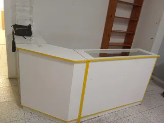 Mobiliario para tienda de golosinas o alimentación