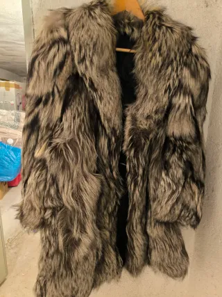 Abrigo de zorro marrón y gris