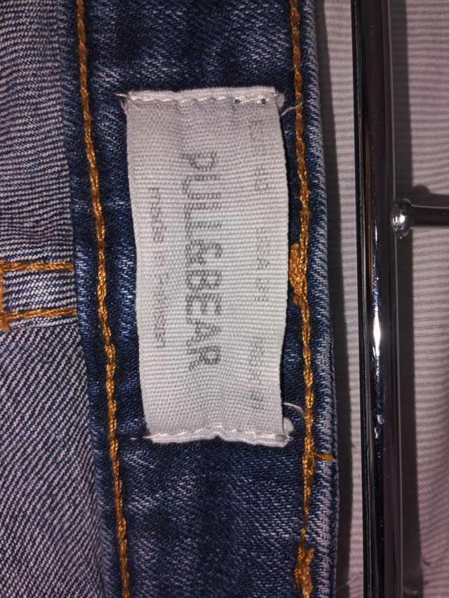 Pantalón vaquero desgastado