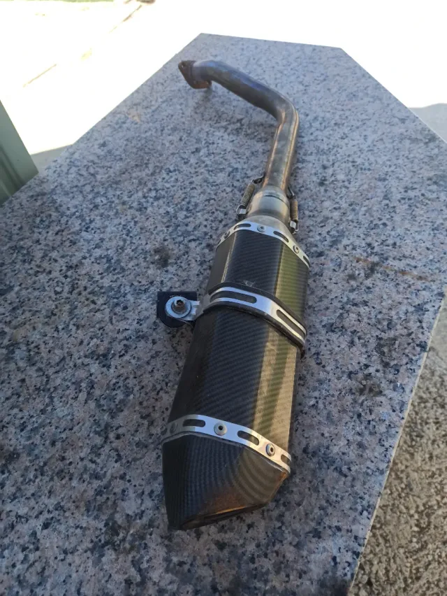 Escape Akrapovic Imitación Burgman 250/400cc