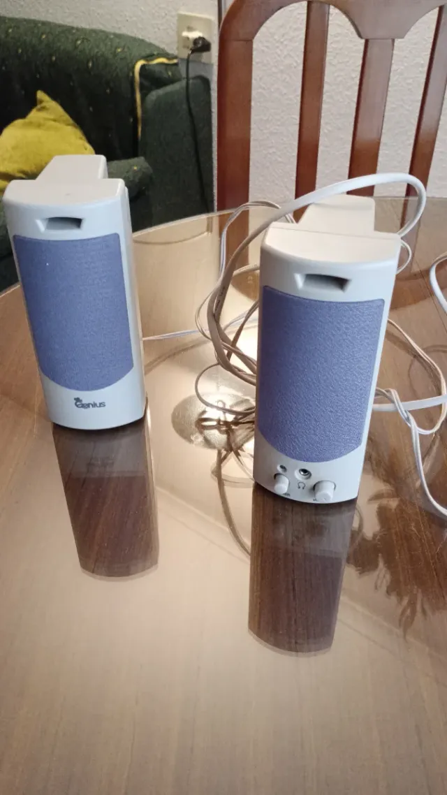 Altavoces Genius Azul y Blanc y Alargadera