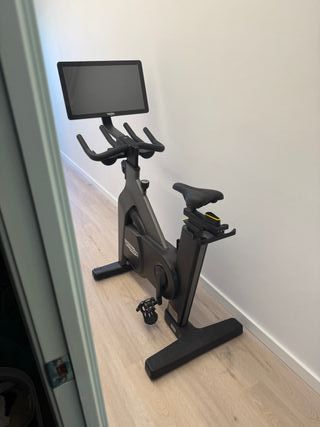 Bicicleta Estática Technogym