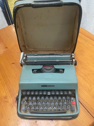 Máquina de escribir Olivetti Lettera 32