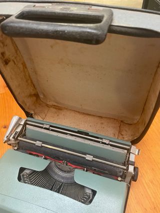 Máquina de escribir Olivetti Lettera 32