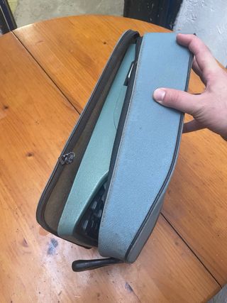 Máquina de escribir Olivetti Lettera 32