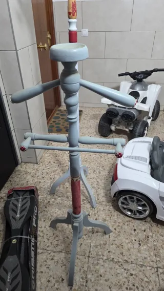 Perchero de pie madera y plástico