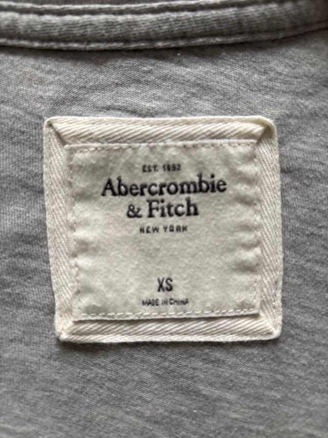 Camisera Abercrombie& Fitch gris y verde.Autentica