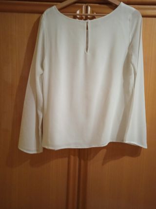 Blusa blanca con encaje