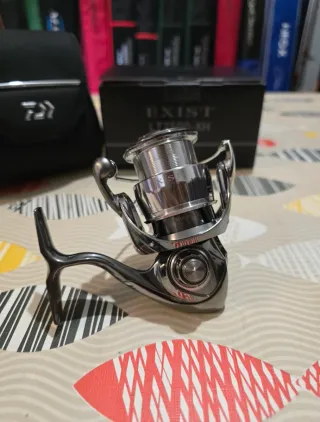 CARRETE DAIWA EXIST LT2500-XH G22