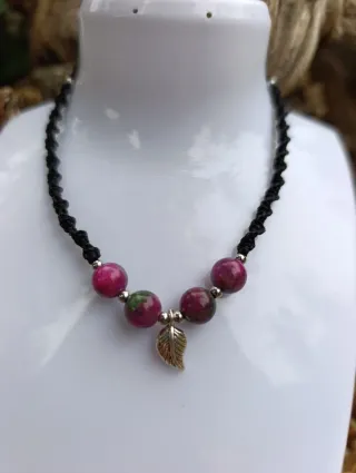 Collar choker hoja piedras rosa y dorado