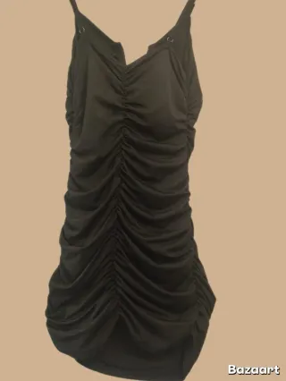 Vestido negro drapeado talla (M)