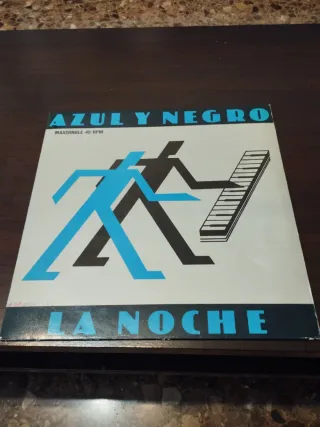 Maxi Single Azul y Negro La Noche