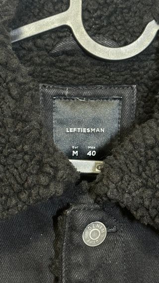 Chaqueta vaquera negra con borrego