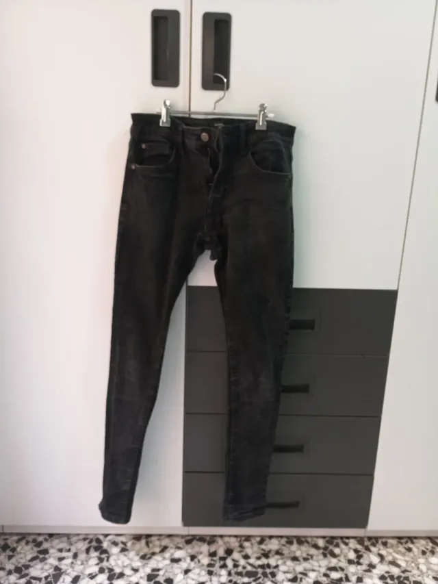 Pantalón vaquero negro