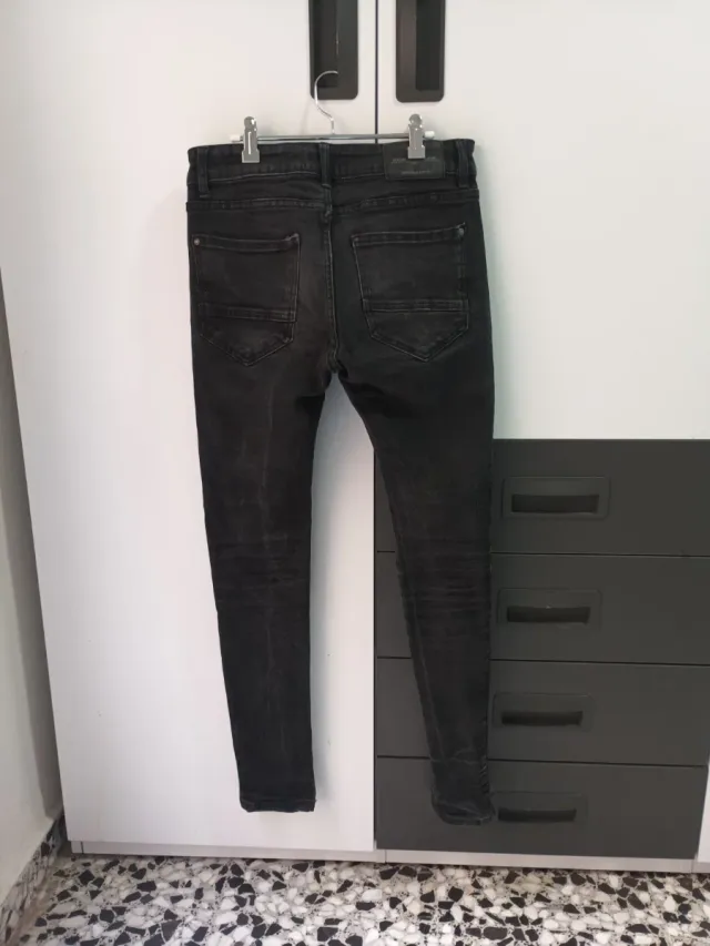 Pantalón vaquero negro