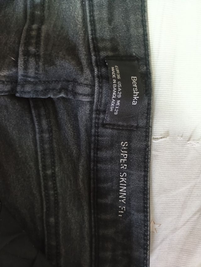 Pantalón vaquero negro