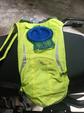 Camelbak y Casco Specialized