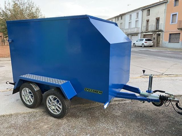 Remolque cerrado 240 x 140 x 140 equipado