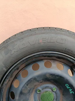 4 Ruedas con neumáticos 195/65R15 seminuevos