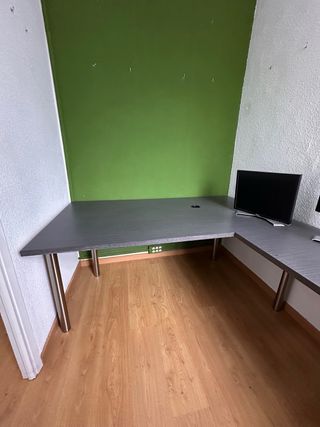 Mesa de oficina esquinera gris como nueva