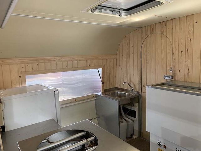 Rehabilitación y adaptación de caravana a Foodtruck 2