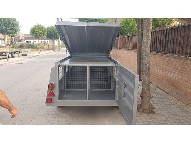 Remolque 6 puertas 200 x 130 x 70