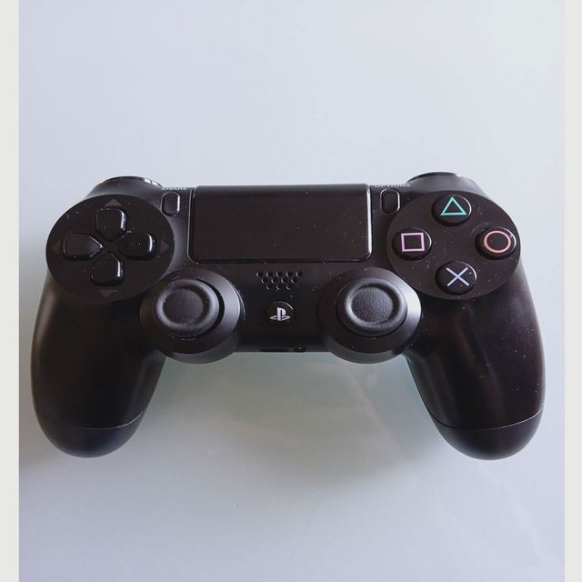 PS4 500GB + Mando y Cableado completo