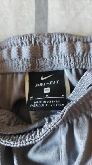 Pantalón chándal Nike gris
