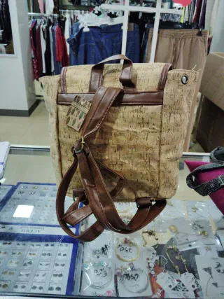 Mochila de corcho y piel