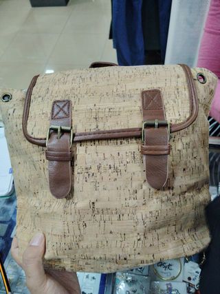 Mochila de corcho y piel