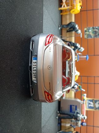 Mercedes Benz SLS AMG 6.3 Gris 1/18 Maisto