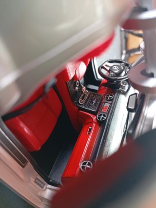 Mercedes Benz SLS AMG 6.3 Gris 1/18 Maisto