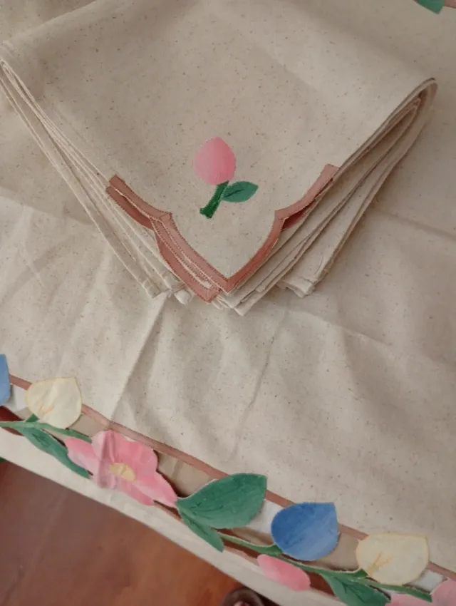 Toalha de mesa de linho rústico, flores rosa e azul