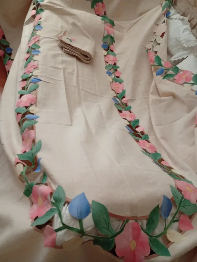 Toalha de mesa de linho rústico, flores rosa e azul