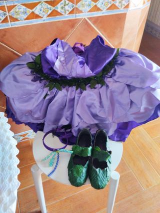 Disfraz Princesa Hecho a Mano Morado talla 12-14.