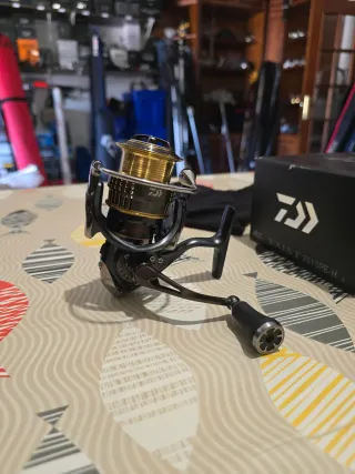 CARRETE DAIWA EXIST 2510 PE-H de segunda mano por 1 EUR en