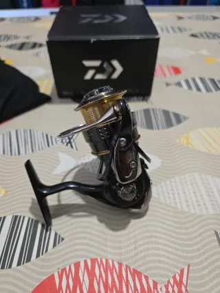 CARRETE DAIWA EXIST 2510 PE-H de segunda mano por 1 EUR en