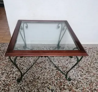 Tavolino in ferro battuto e vetro