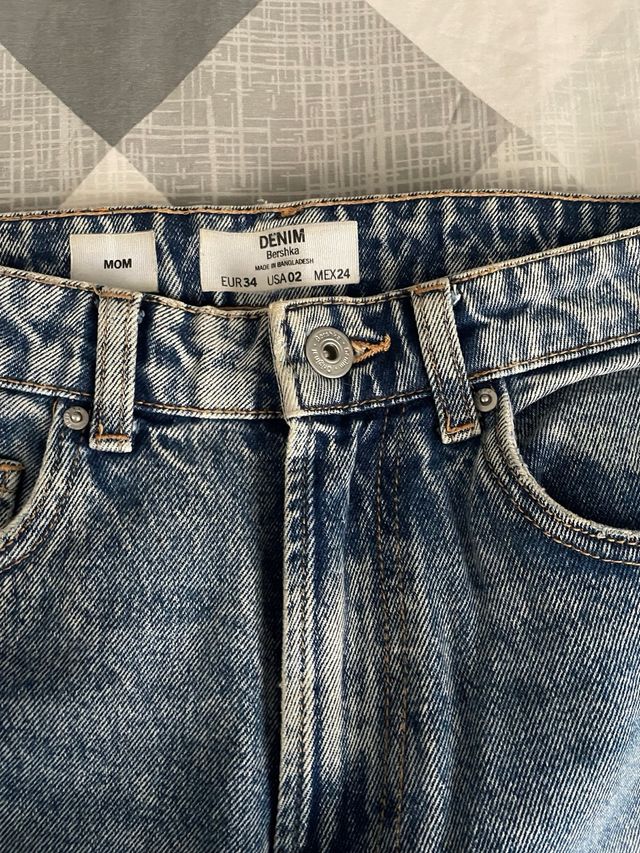 Mom Jeans Bershka Desgastados Talla 36