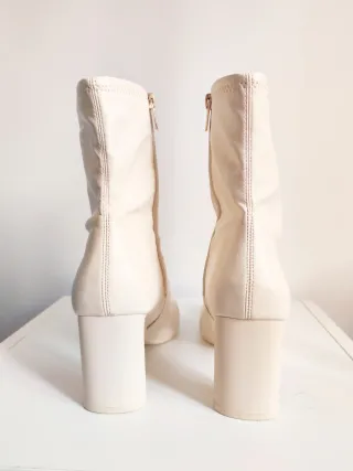 Stivaletti tacco largo Bershka ecopelle panna