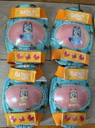 Patines, Casco y protecciones Bluey