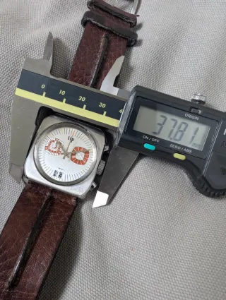 Reloj LIP Chronograph 70s Revival