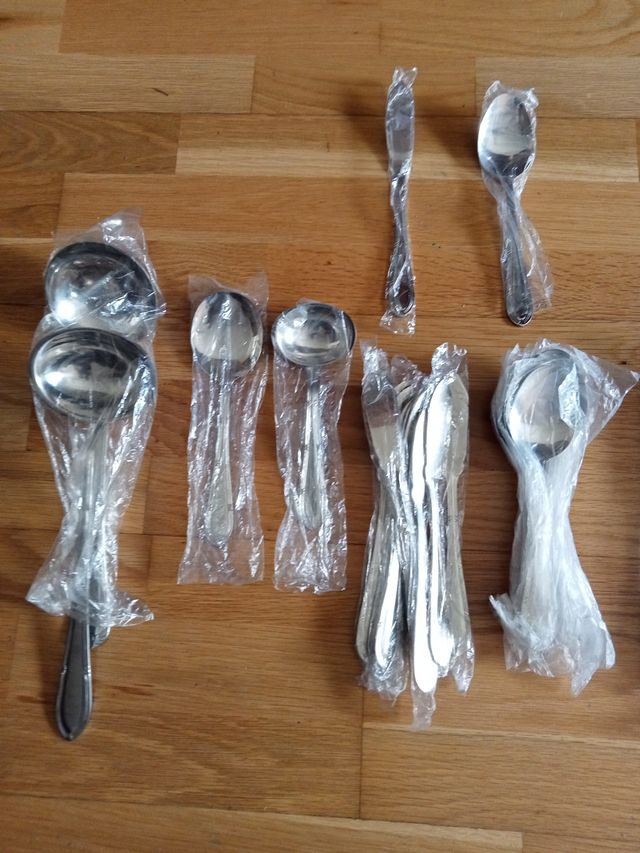 Set de cubiertos metálicos (más de 100 pzs)