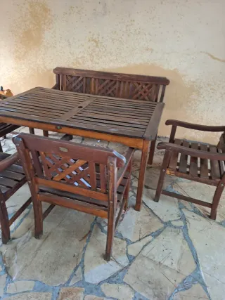 Mesa de jardín de madera