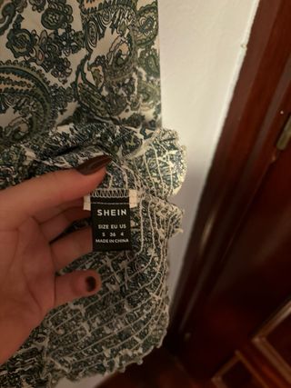 Blusa verde con estampado paisley