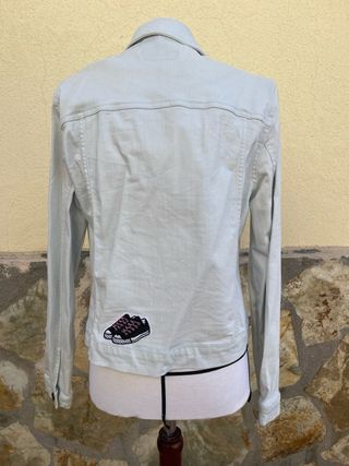 Chaqueta vaquera customizada