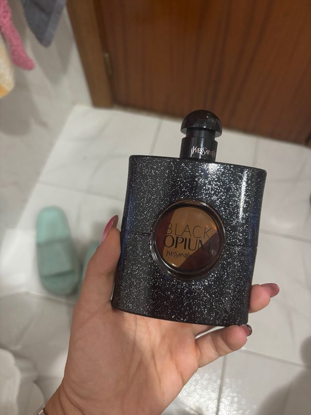 Perfume Black Opium Yves Saint Laurent sin usar 