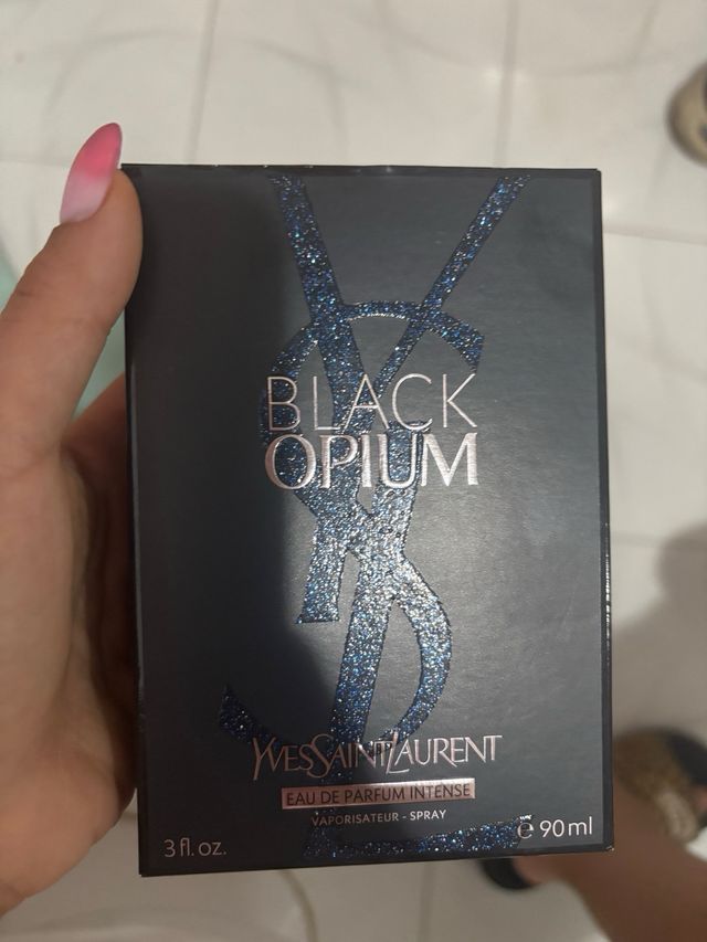 Perfume Black Opium Yves Saint Laurent sin usar 