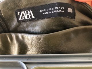 Minifalda pantalón polipiel Zara verde militar